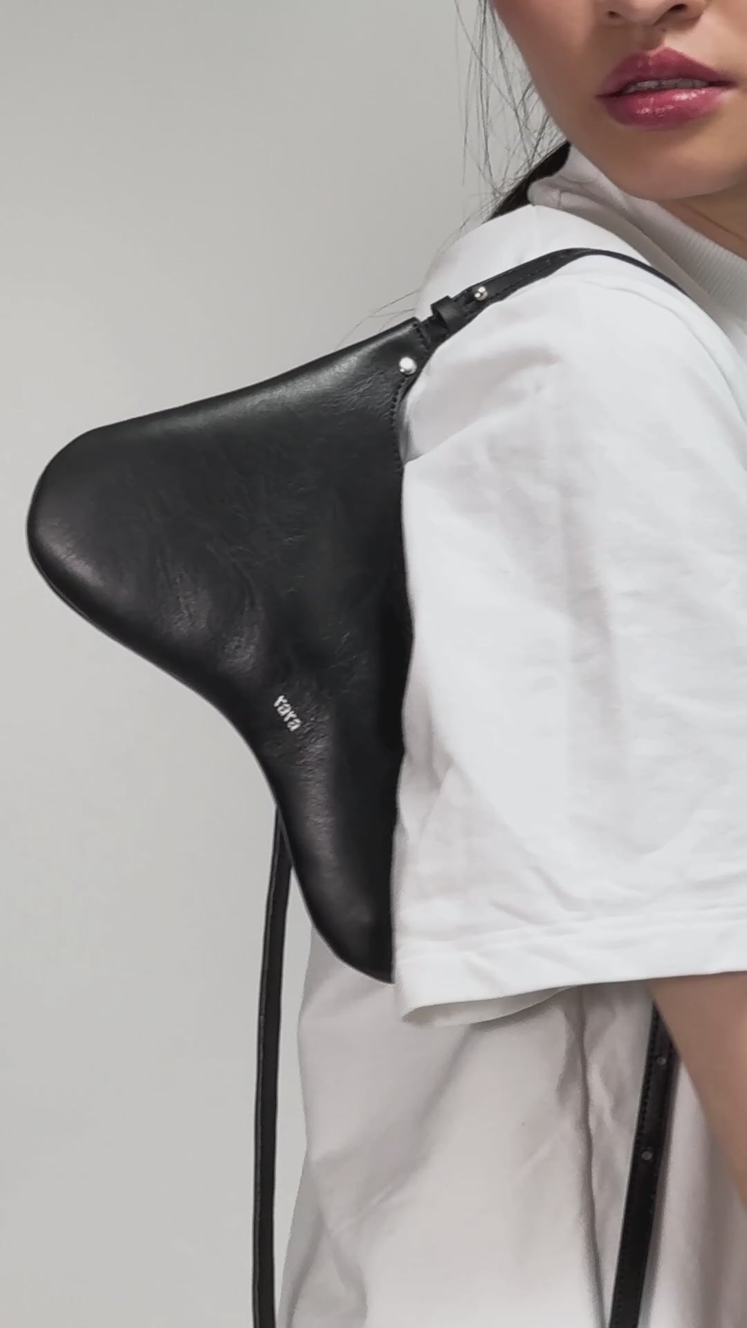 R25 FLAT XS LEATHER BAG