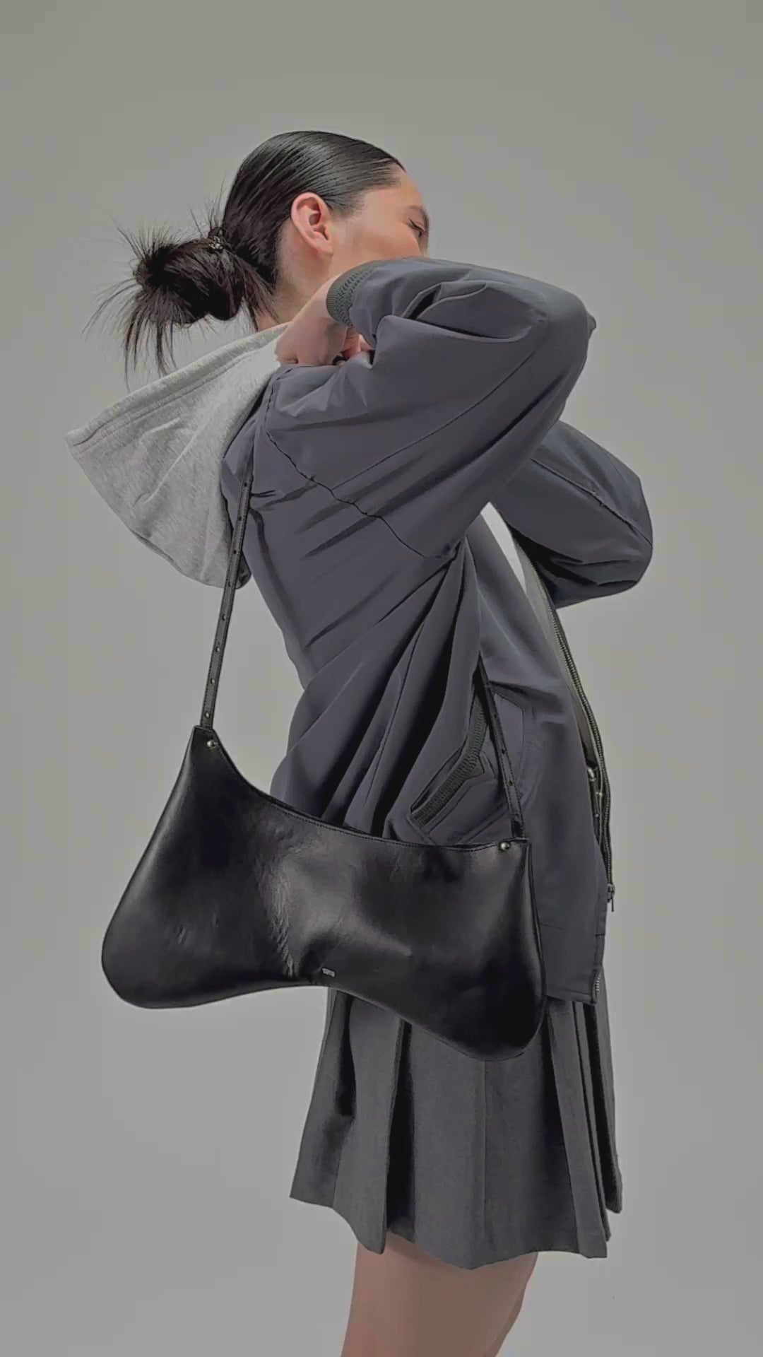 R25 FLAT M LEATHER BAG