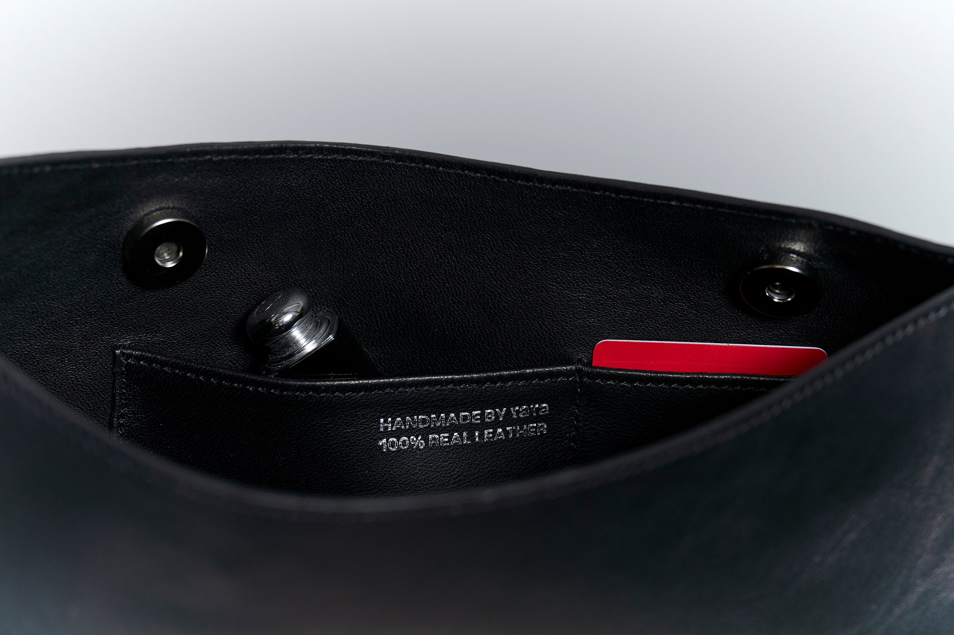 R25 FLAT M LEATHER BAG
